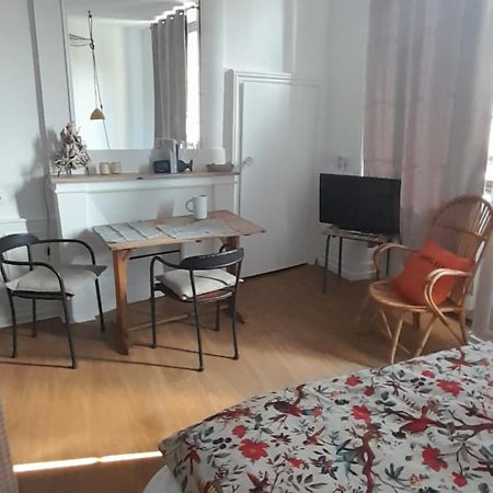 Le Secret D'Oscar & La Fantaisie De Jean Apartment Morlaix Bagian luar foto